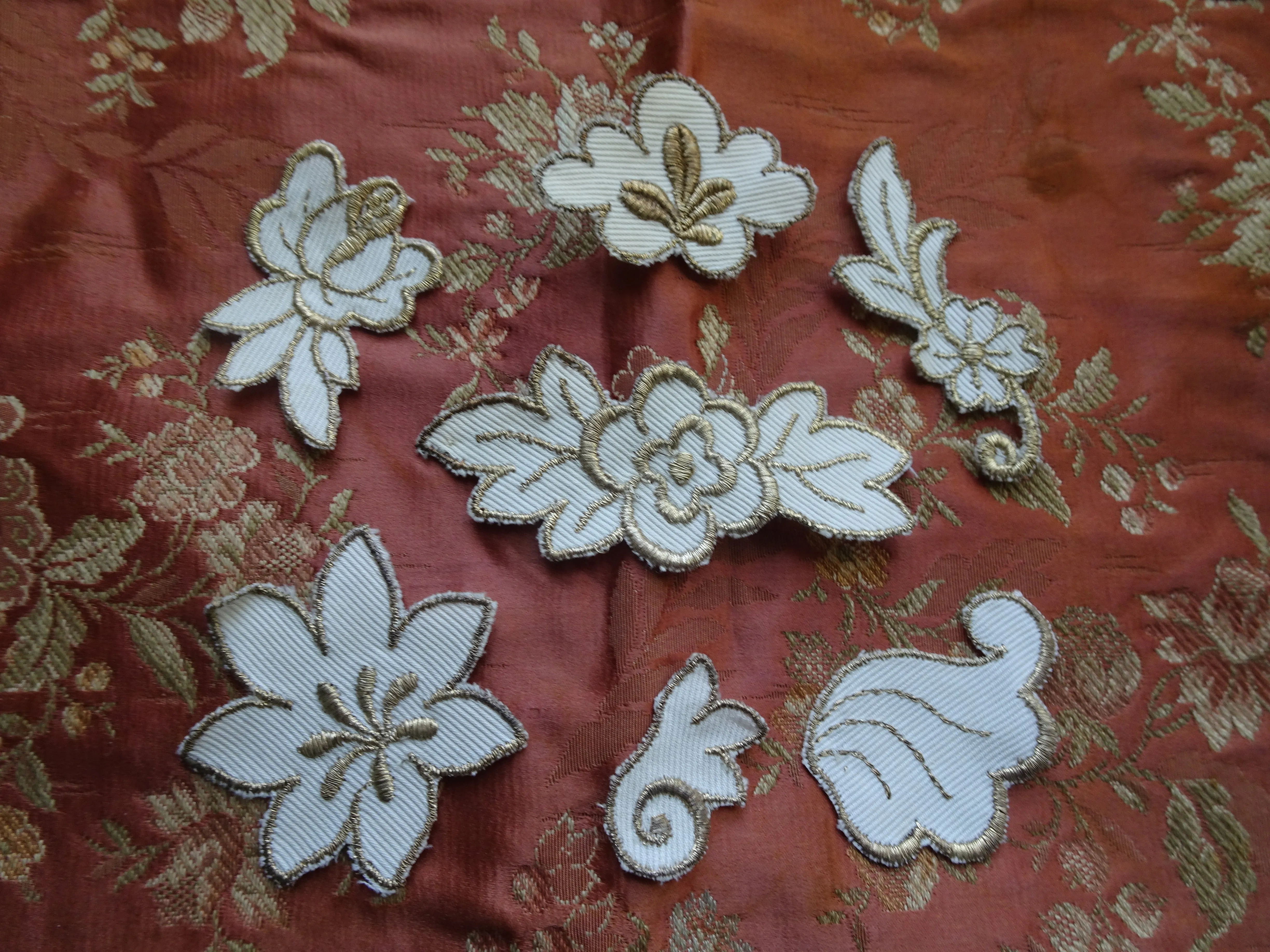 SWEET Vintage FRENCH Applique Rich Gold Metallic Embroidery Flower For Fine Sewing,Crafts, Projects, Flapper Hats ,Clothing Gatsby Era