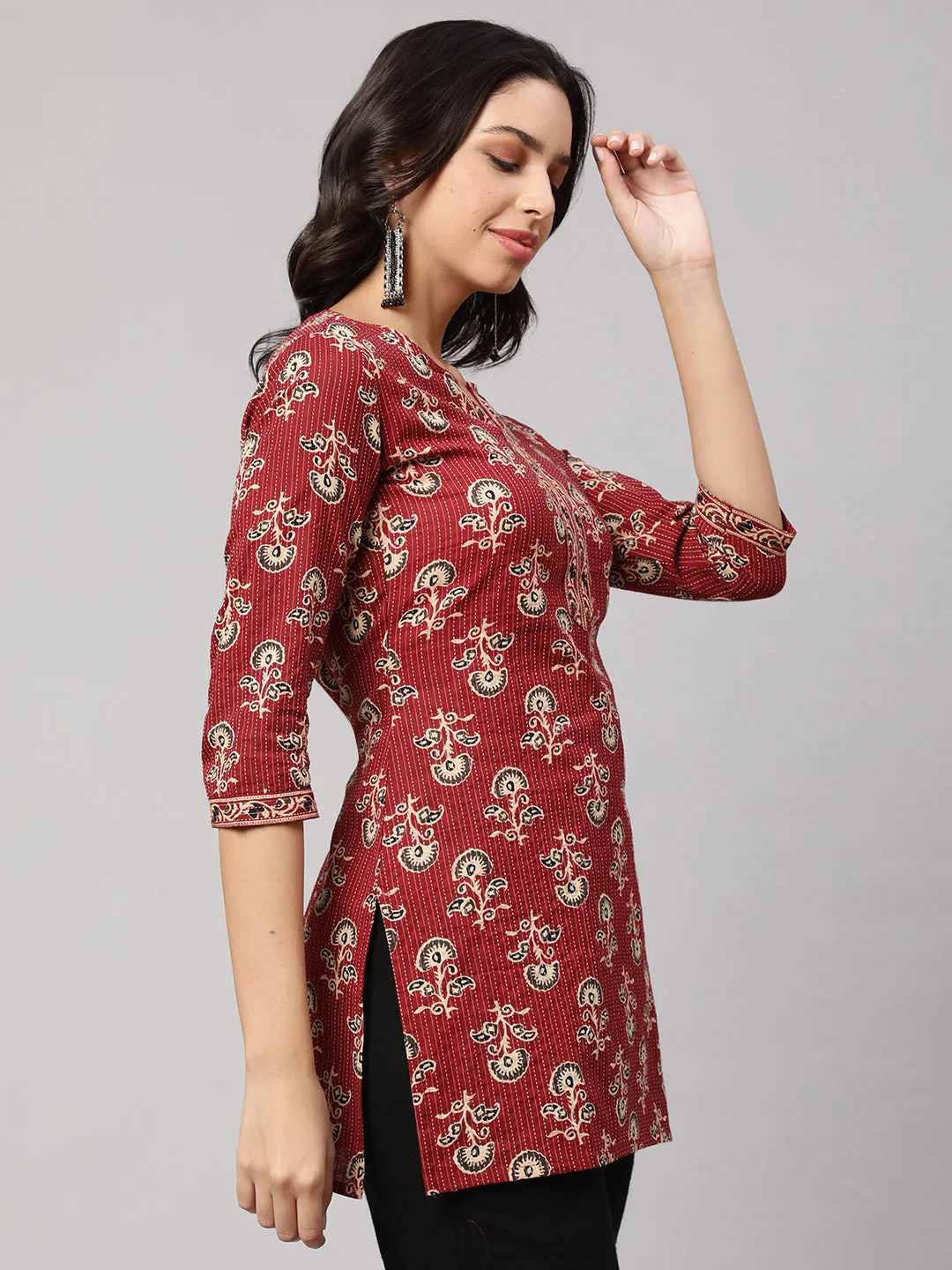 Women Maroon Straight Tunic With Three Quaretr Sleeves