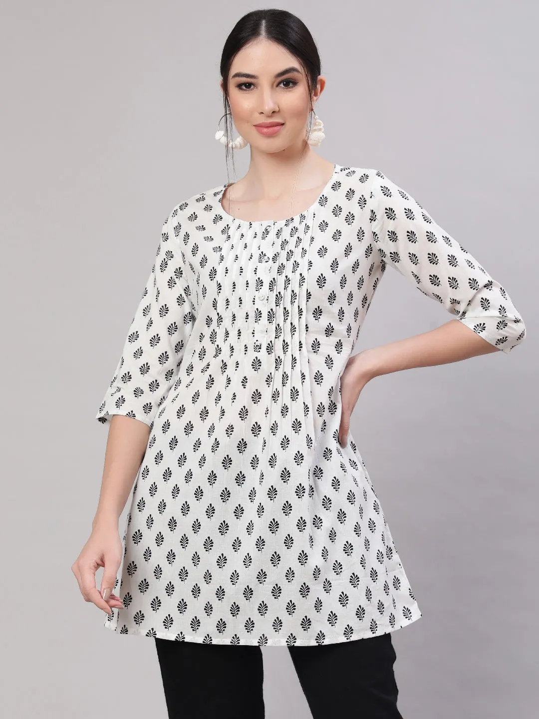 Women White Printed Straight Tunic With Three Quaretr Sleeves