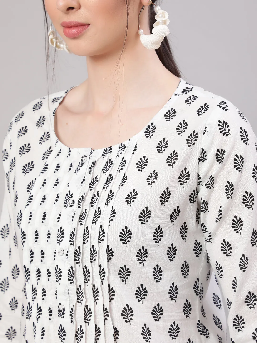 Women White Printed Straight Tunic With Three Quaretr Sleeves